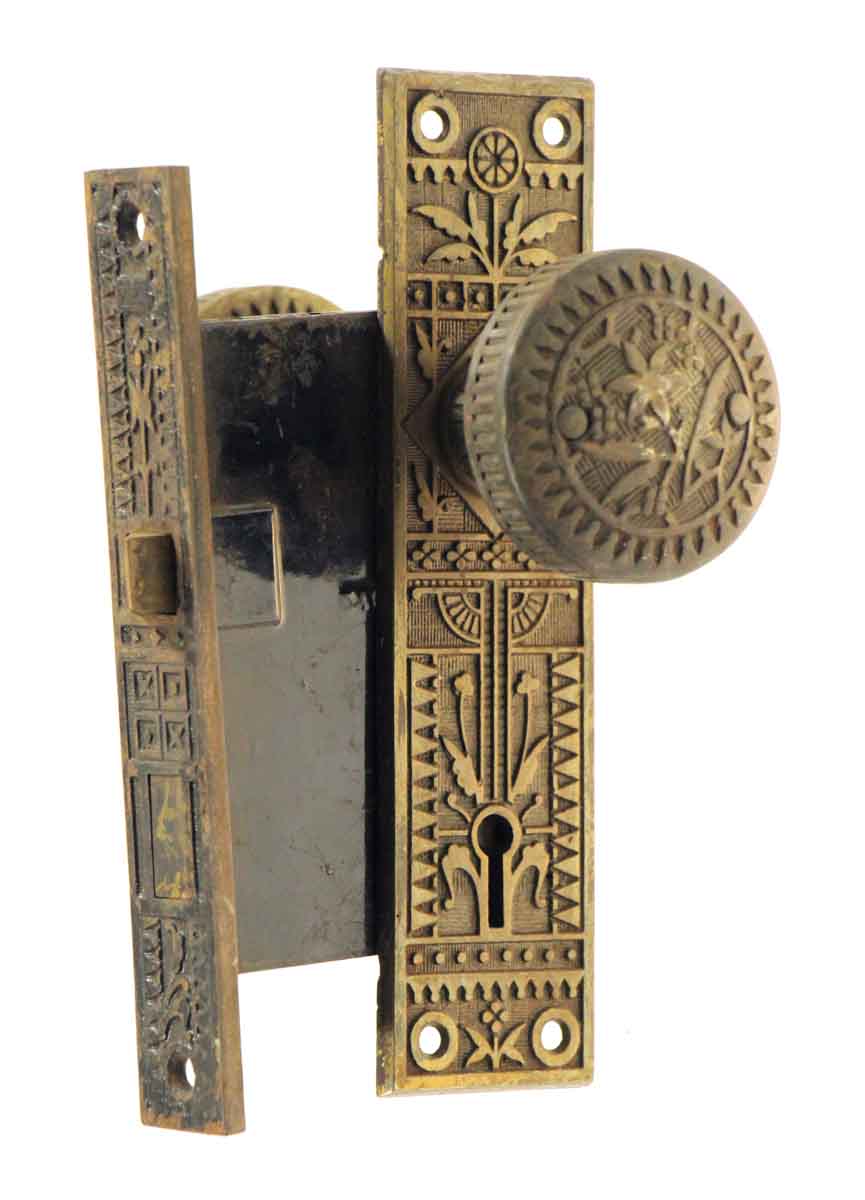 Vernacular Doorknob Set with One Backplate in Iron