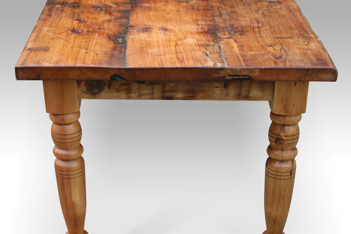 Rectangle Pine Table with turned legs