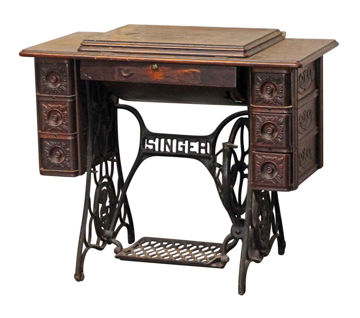 1908 Singer Treadle Sewing Machine With Carved Decorative Details