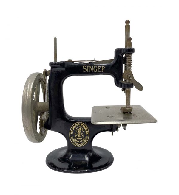 Sewing Machines - Antique 1920s Singer Children's Sewing Machine Model 20