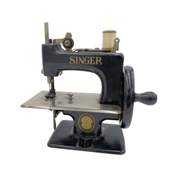 Sewing Machines - Antique Singer Model 20 Cast Iron Children's Sewing Machine