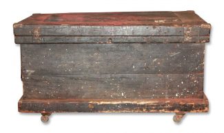 old WWII vintage olive drab US Army foot locker trunk or chest