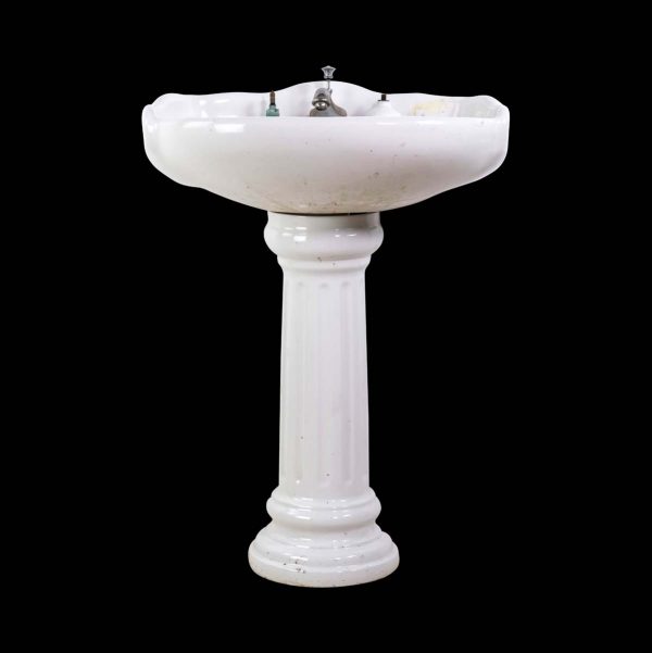 Bathroom - White Porcelain Clam Shell Basin & Fluted Base Pedestal Sink