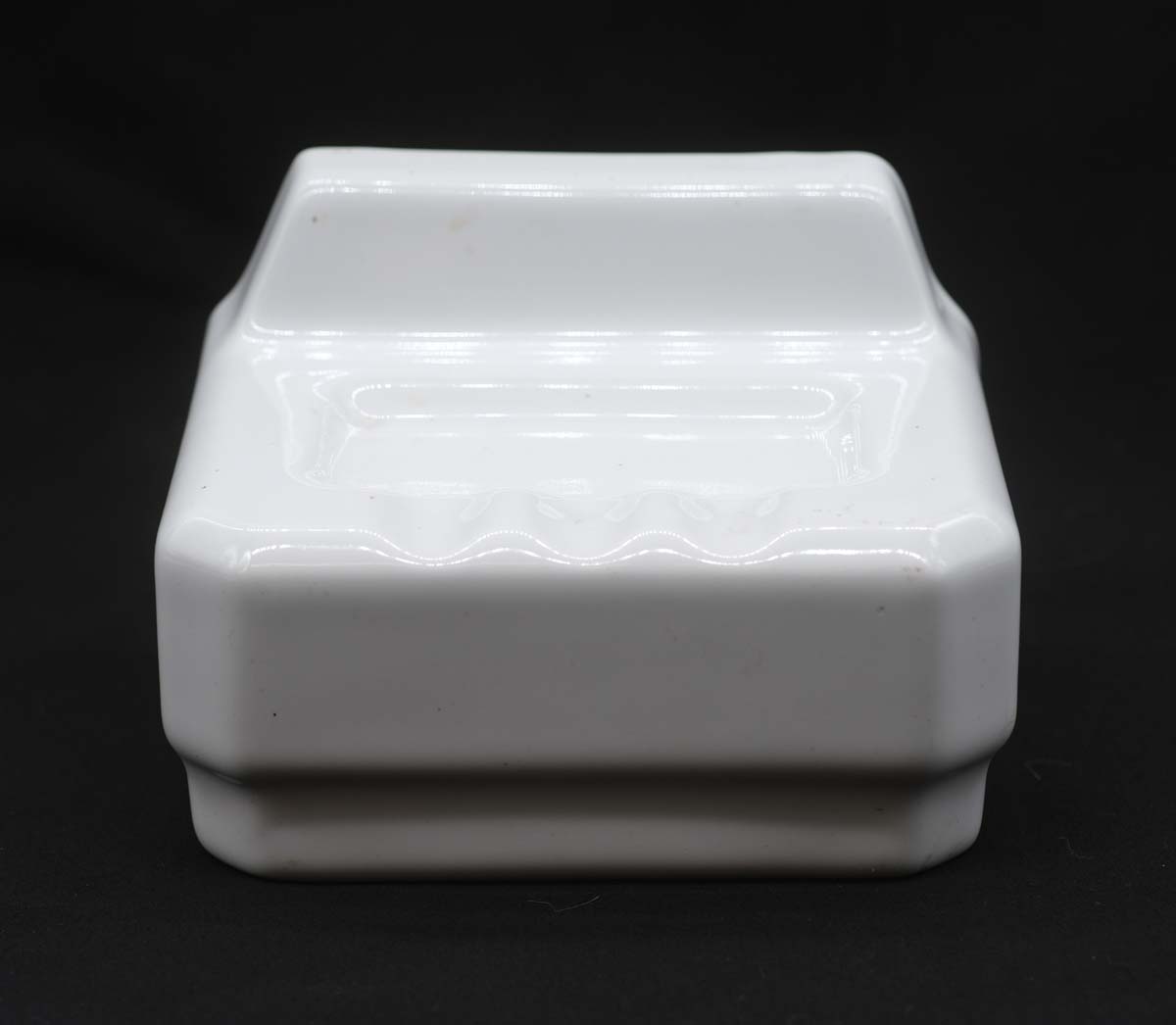 https://ogtstore.com/wp-content/uploads/2023/02/bathroom-european-wall-mount-ceramic-soap-dish-with-dispenser-22bel10934.jpg