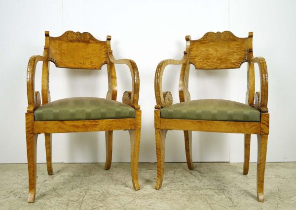 Seating - Antique Biedermeier Period Pair of Maple Chairs